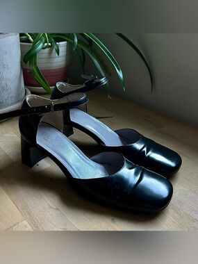 Gucci Vintage Black Leather Mary Jane Block Heel Pumps EU 36